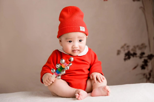 灵宝宝宝几个月戴银手镯好