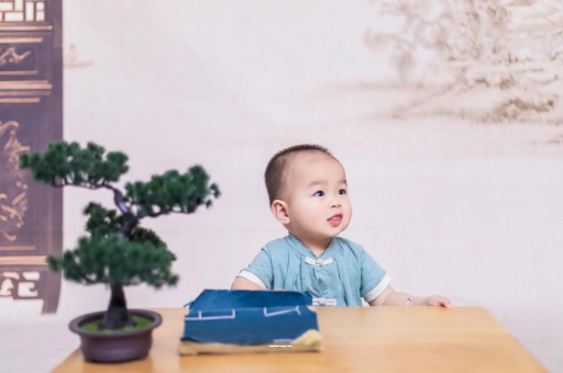 灵宝满月宝宝放屁臭